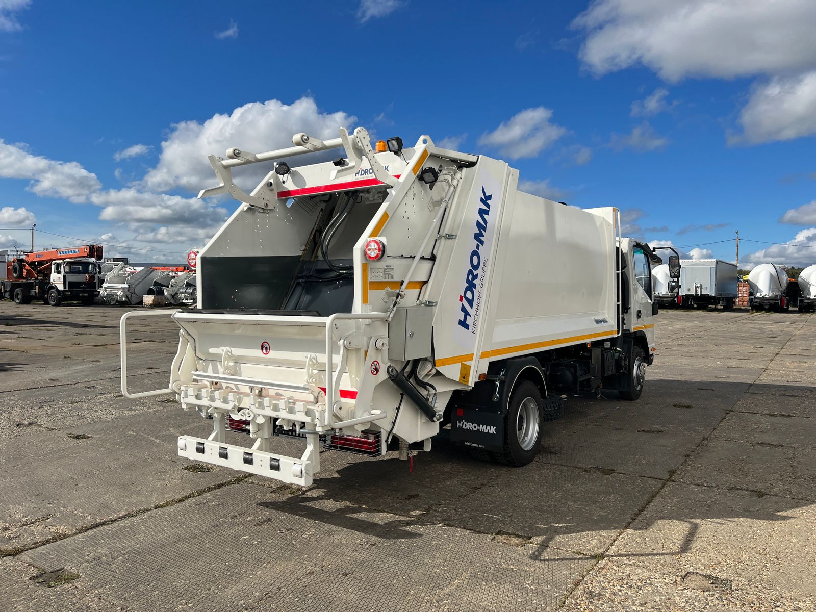 Мусоровоз HIDRO-MAK объем 8 куб.м. на шасси DONG FENG C100