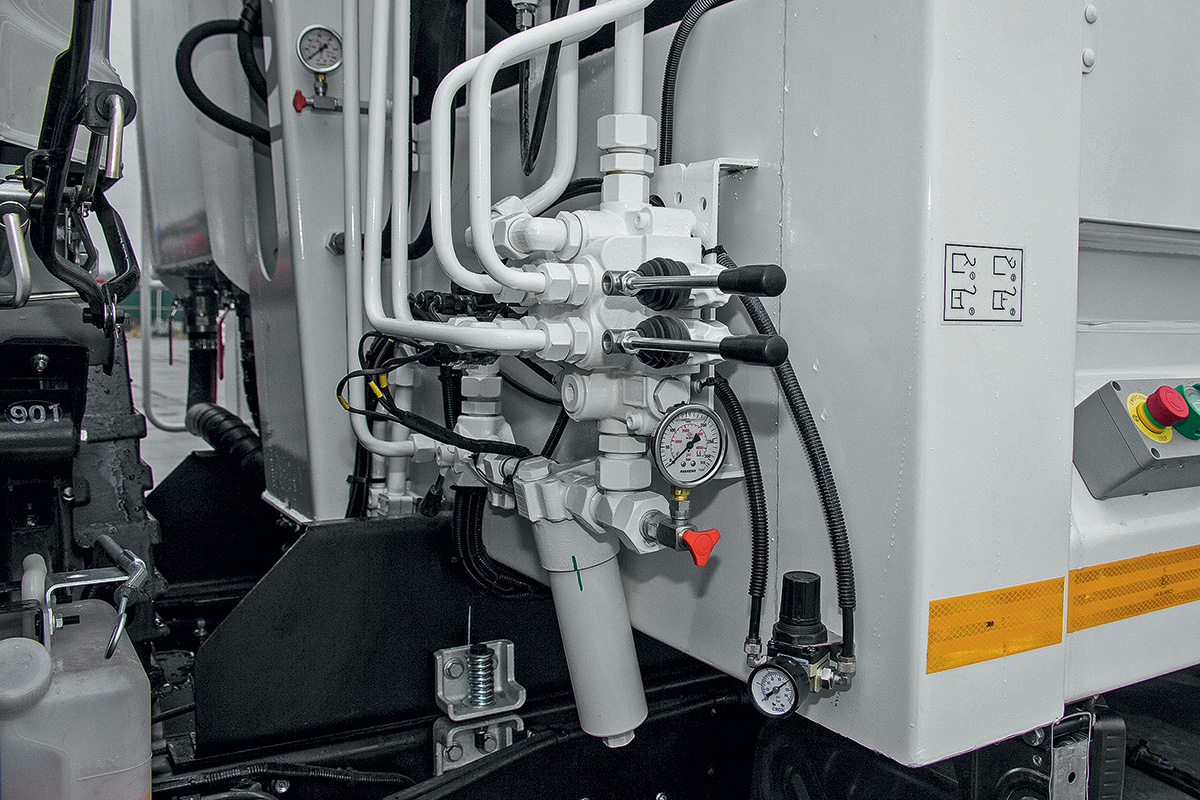 Турецкое с японским, или как в России мусоровоз на шасси Isuzu сделали