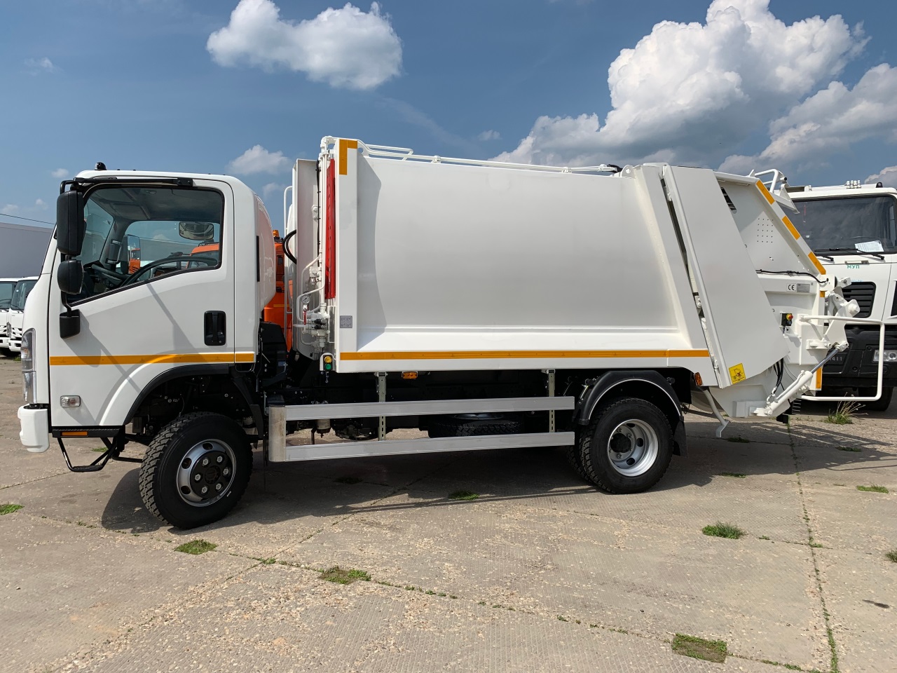 Мусоровоз HIDRO-MAK объемом 7 куб.м. на шасси ISUZU NPS 75 (4х4)